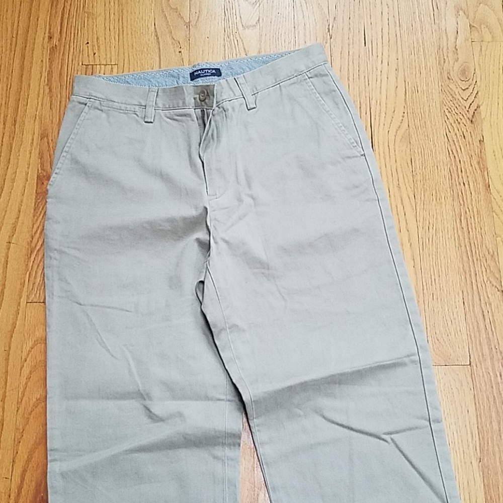 Men's Nautica 32 by 32 flat front khaki